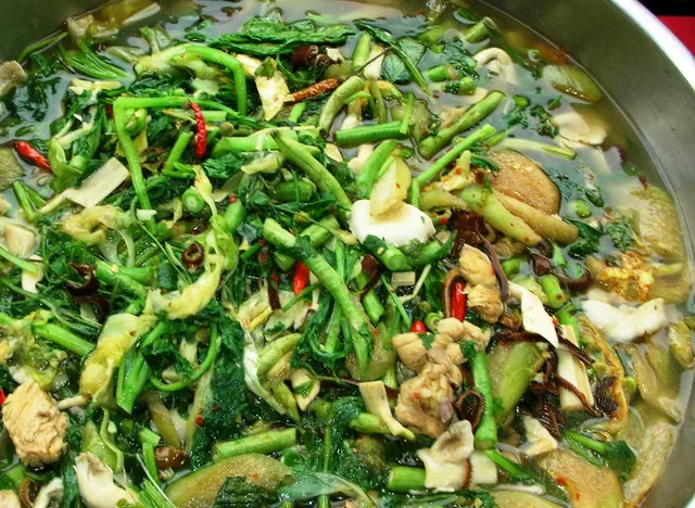Kaeng Khae (Northern Herb Curry)