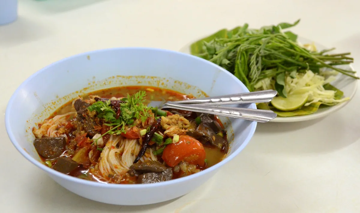 Khanom Jeen Nam Ngiao 3